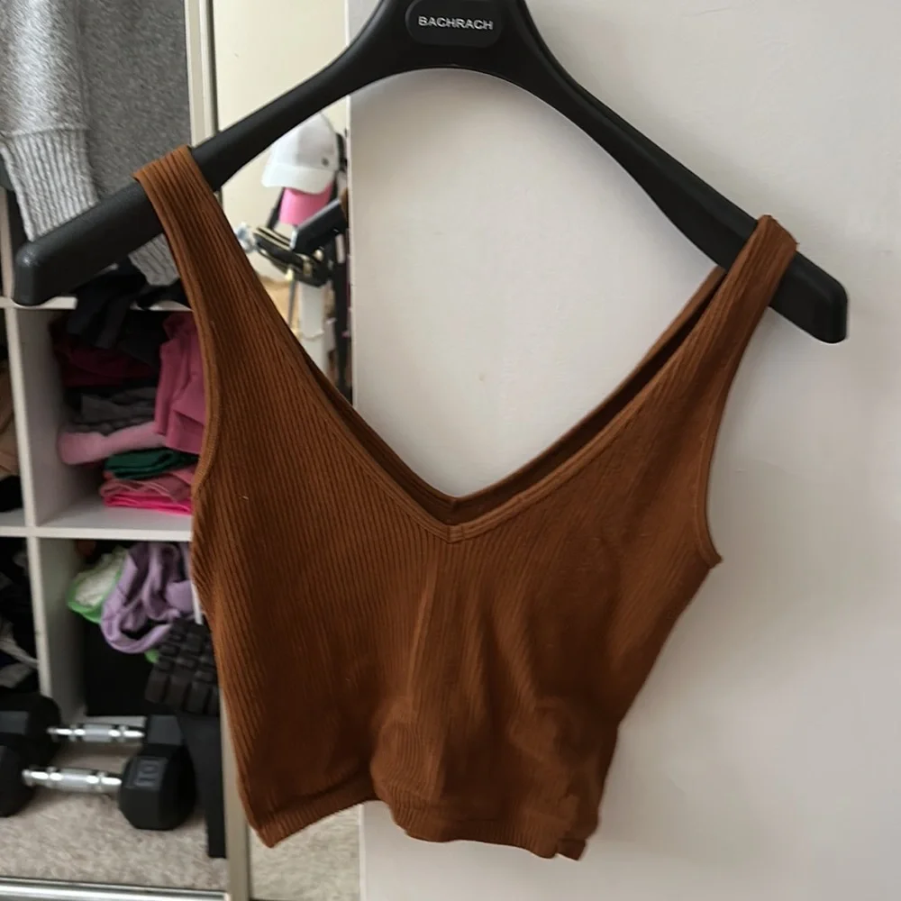 Brown tank top - Picture 2 of 2